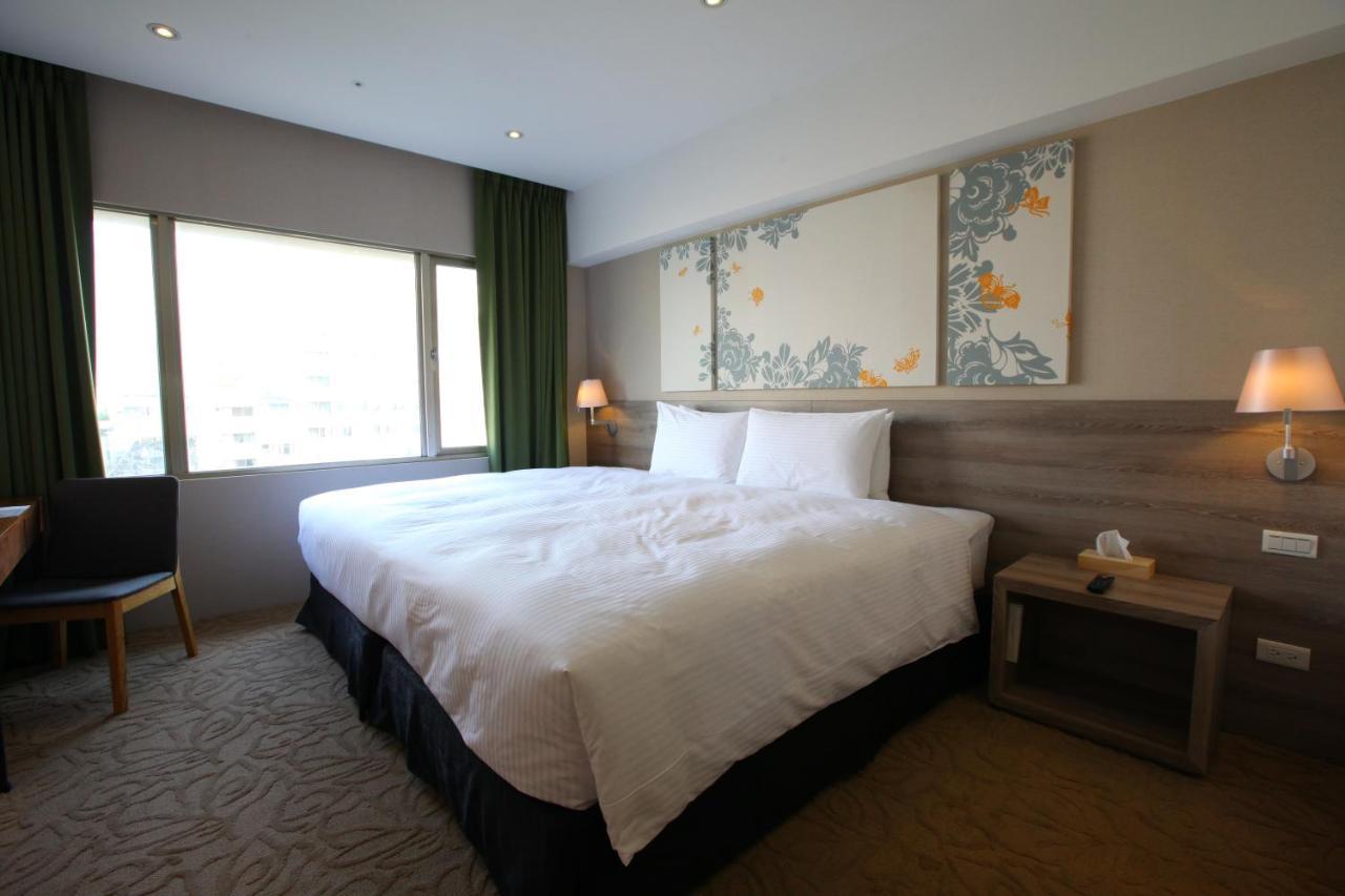 Aeris International Hotel Тайджун Екстериор снимка