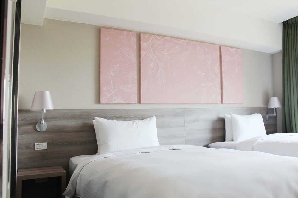 Aeris International Hotel Тайджун Екстериор снимка