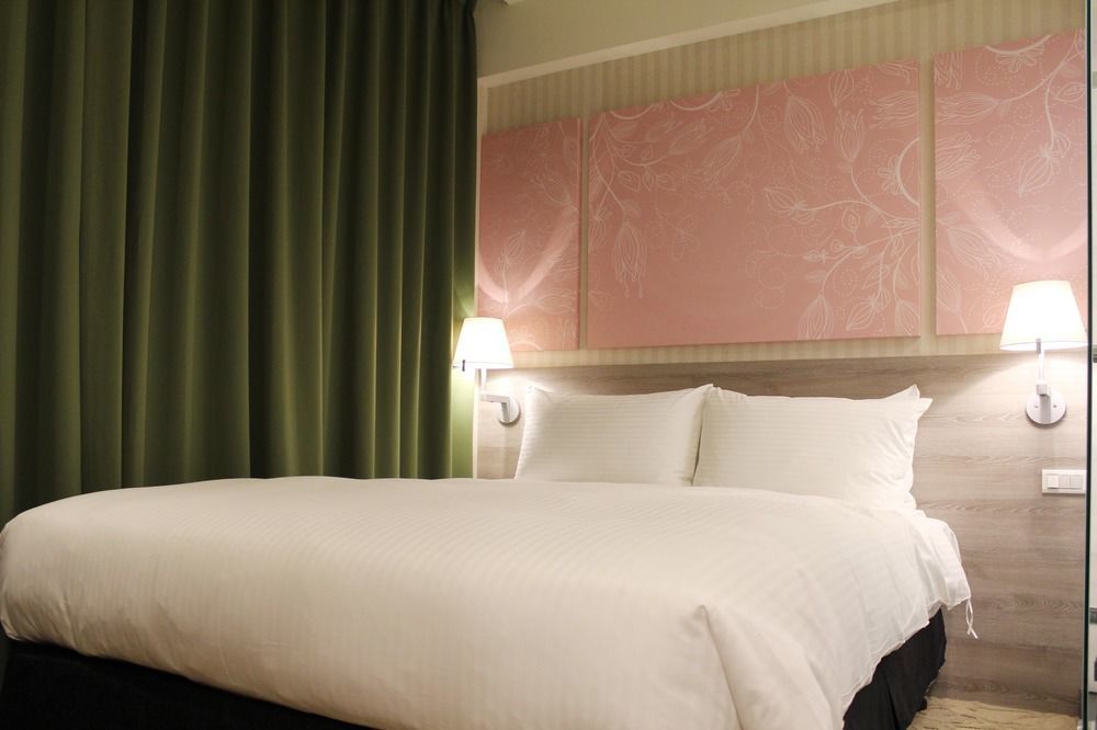 Aeris International Hotel Тайджун Екстериор снимка