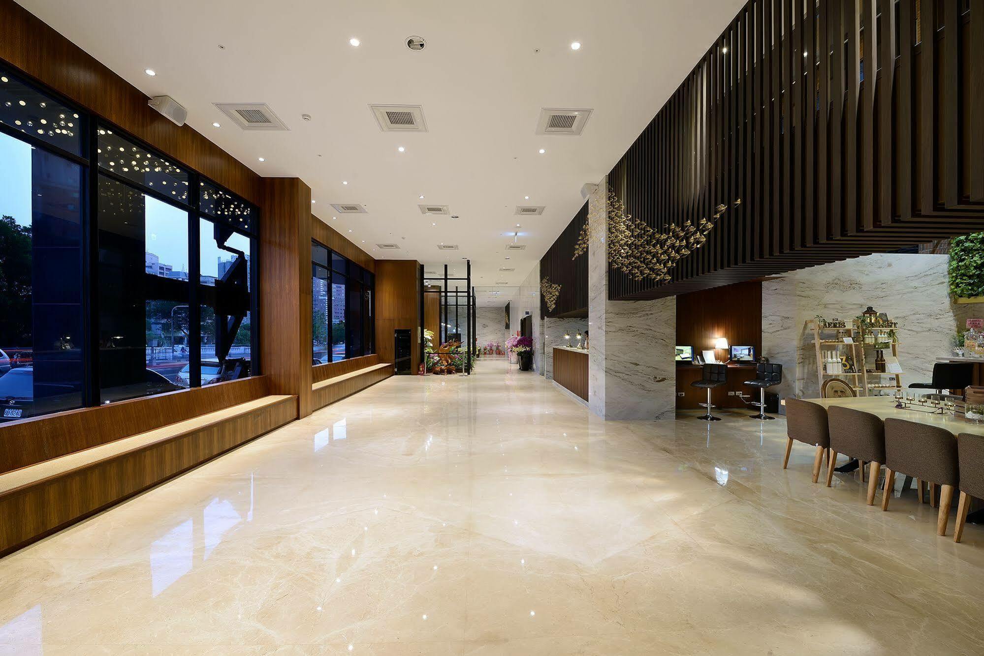 Aeris International Hotel Тайджун Екстериор снимка