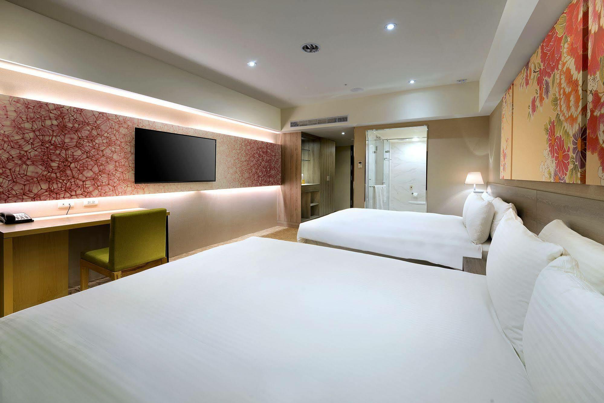 Aeris International Hotel Тайджун Екстериор снимка
